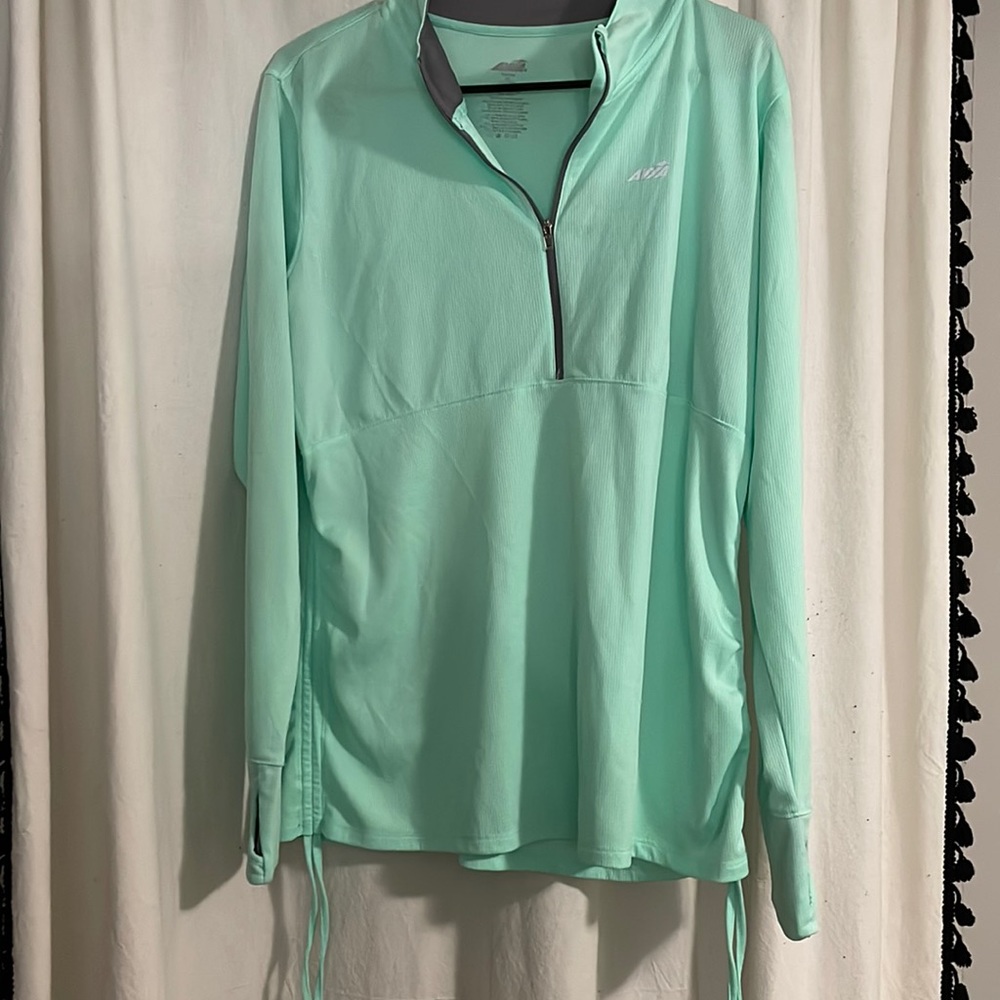 XL Avia athletic shirt